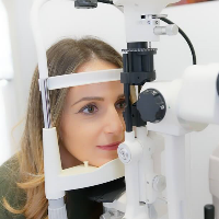 乱視用カラコンの購入方法と眼科での診察の重要性